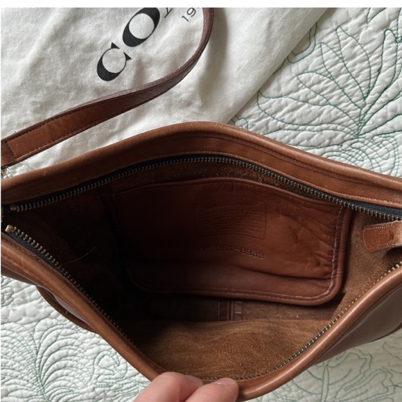 Coach • Vintage English Saddle Crossbody Bag - Picture 4 of 12